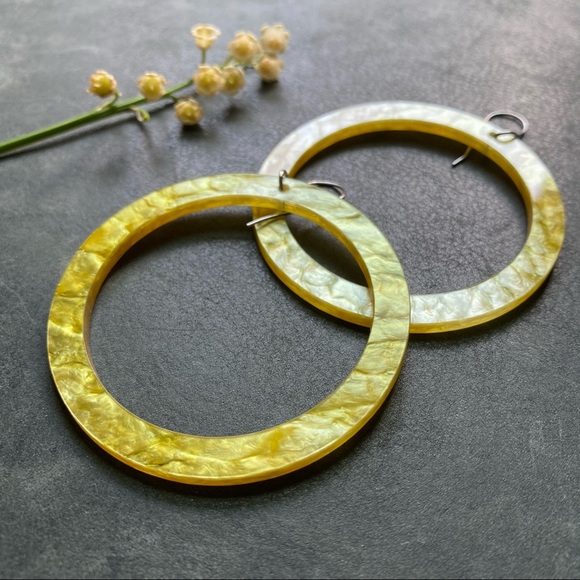 Handmade Acrylic Hoop Earrings - Large multicolor - Picture 3 of 6